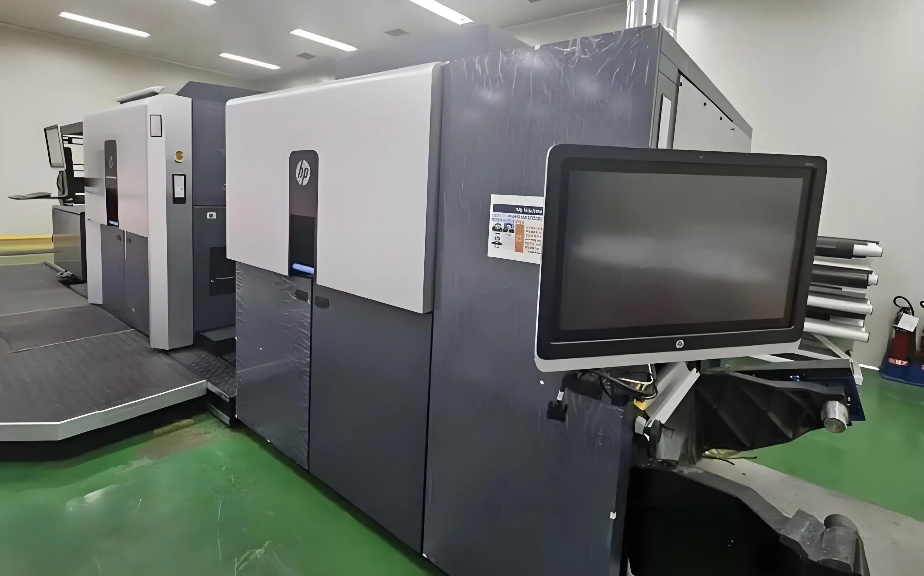 Digital printing machine producing custom coffee packaging bags with low MOQ for small brands and startups