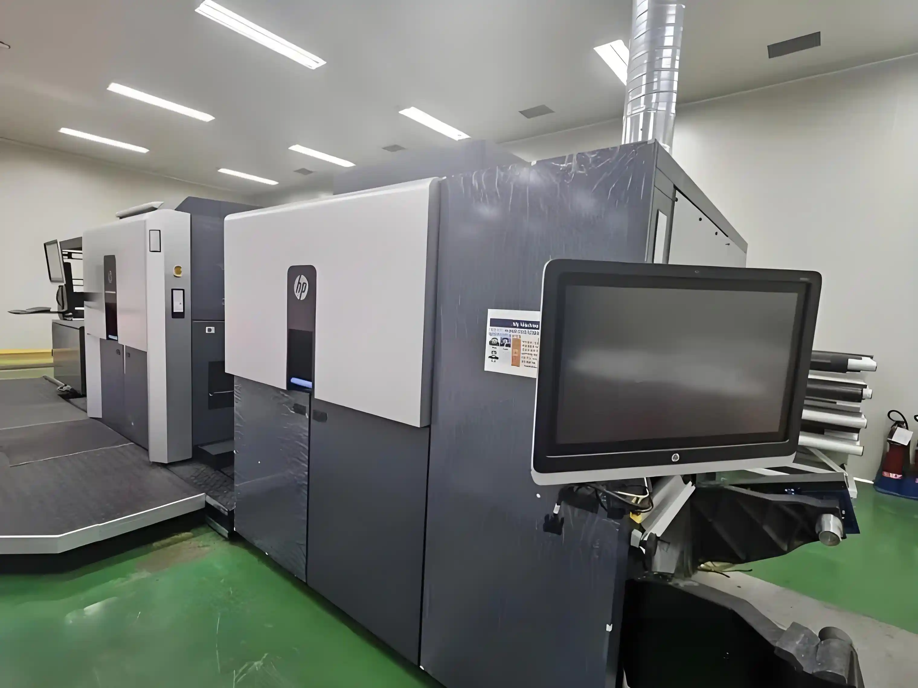 HP Indigo digital printing machine producing custom flexible packaging bags with high precision color control
